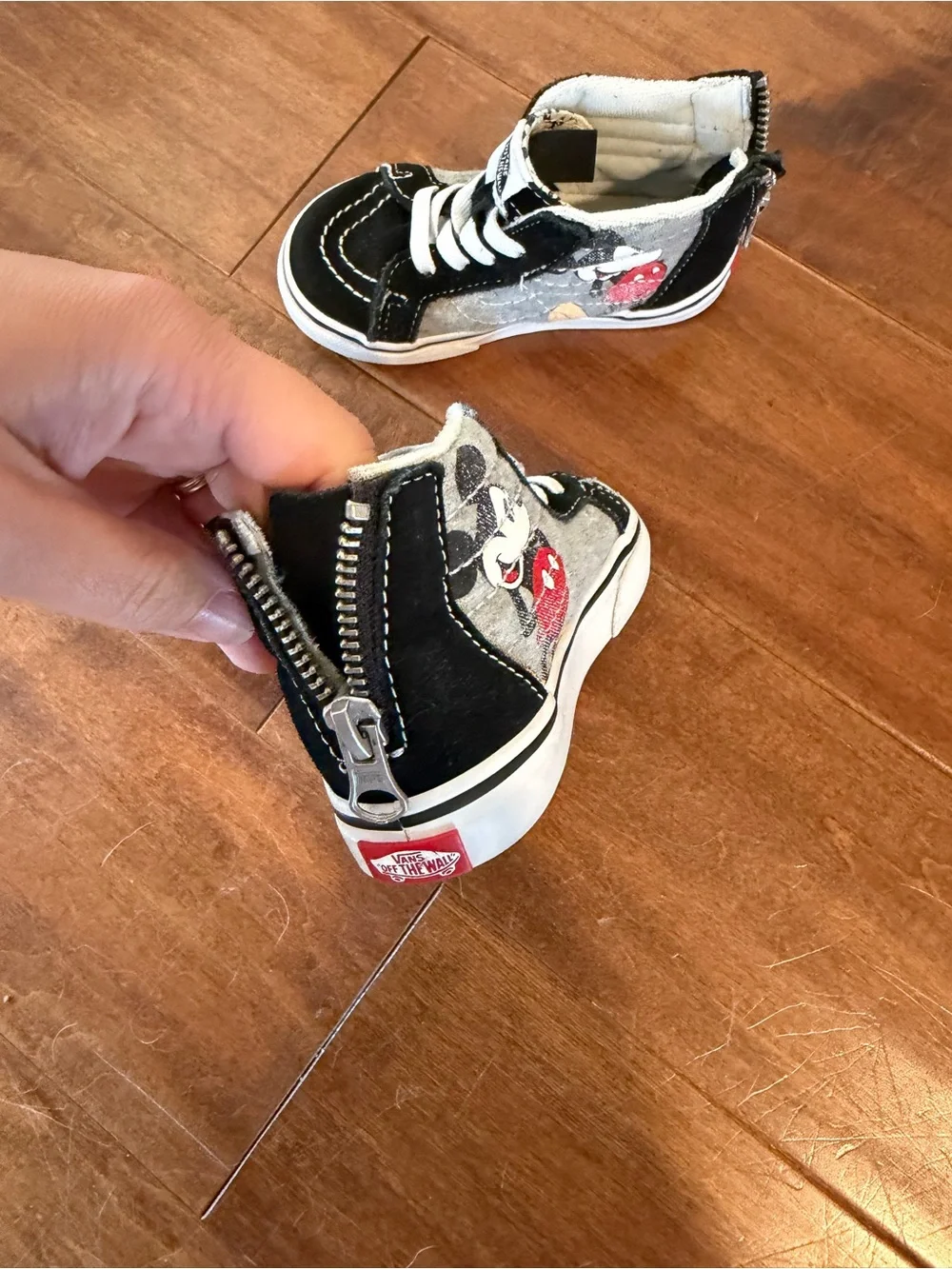 Vans x Disney Mickey Mouse Sk8-Hi Zip Toddler Sneakers | Size 7 Toddler